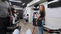 Manoseando El Culo De La Limpiadora Jovencita De La Barbería   PervTeen